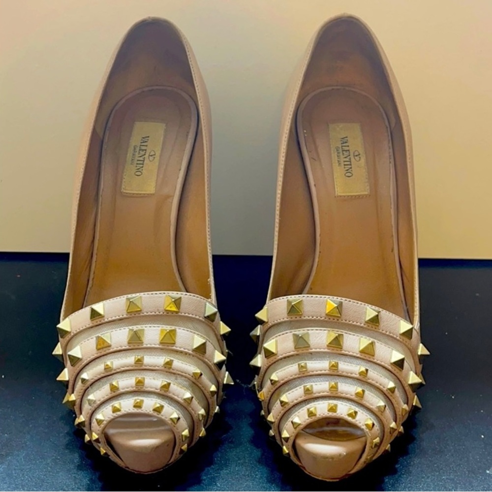 Valentino Nude Tan Rockstud Heels 38.5